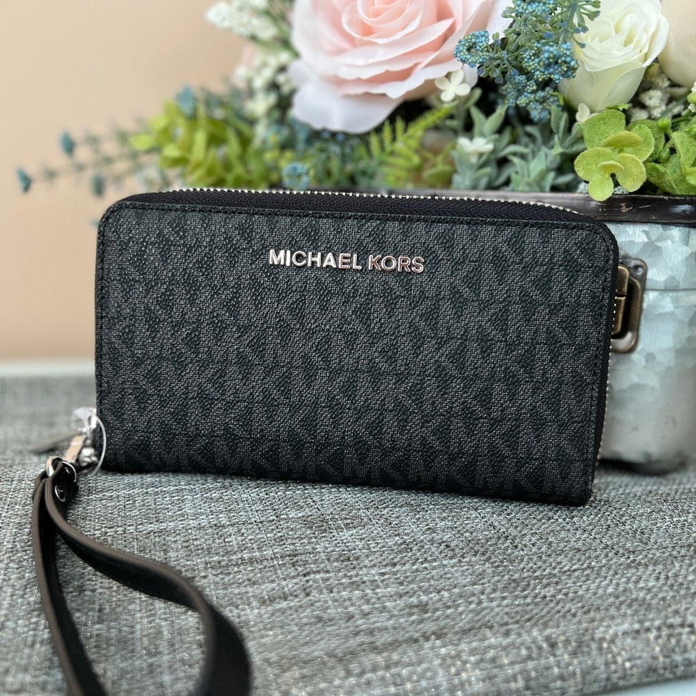 Michael Kors Wallet/Wristlet New with Tags